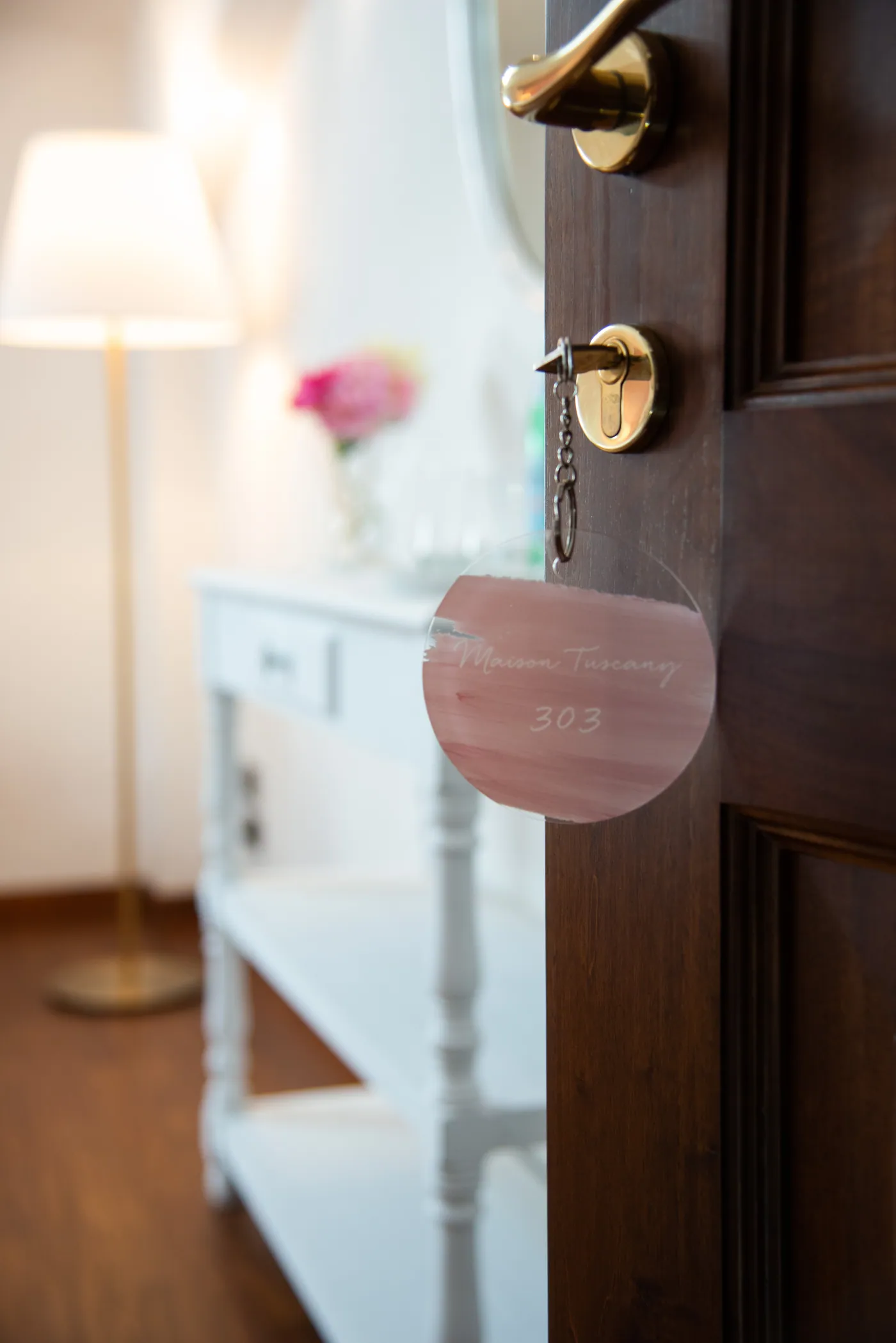 La chiave della camera alla porta