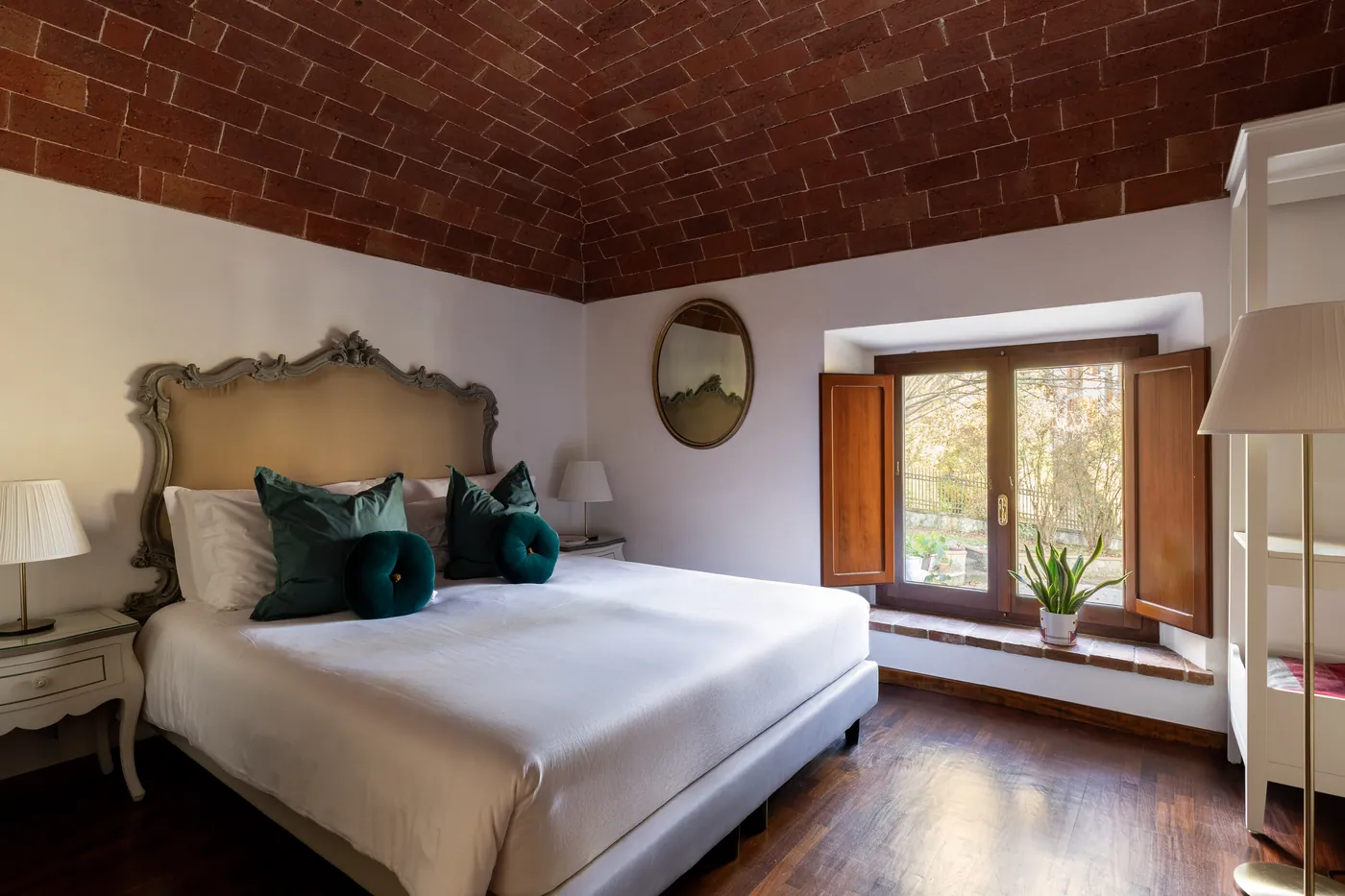 Standard · Volte in mattoni e parquet
